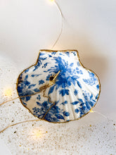 Load image into Gallery viewer, Gold Seashell Necklace