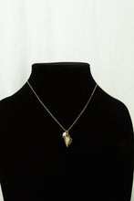 Load image into Gallery viewer, Dark Coastal Shell Necklace
