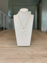 Load image into Gallery viewer, White Natural Seashell Necklace
